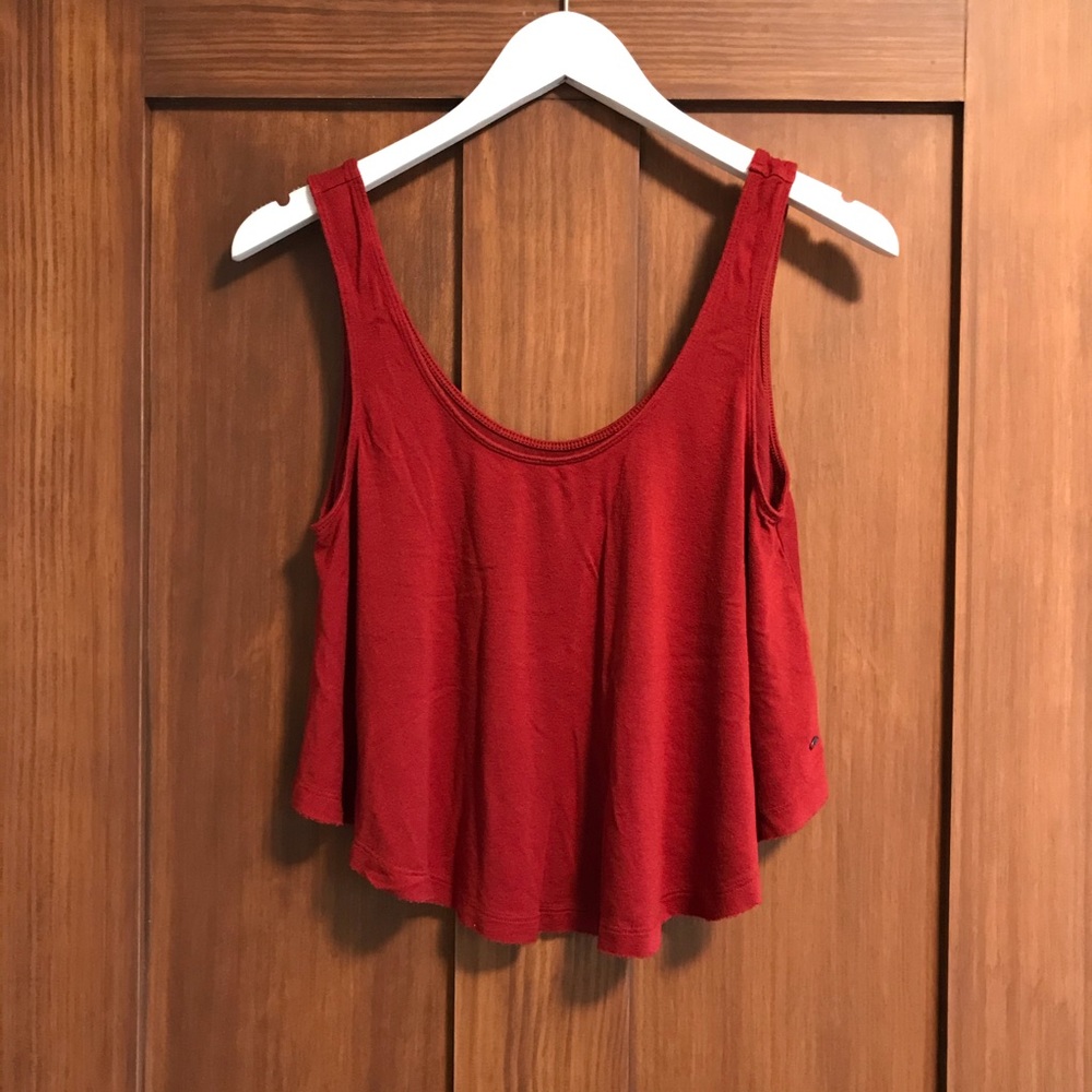 AE red crop top